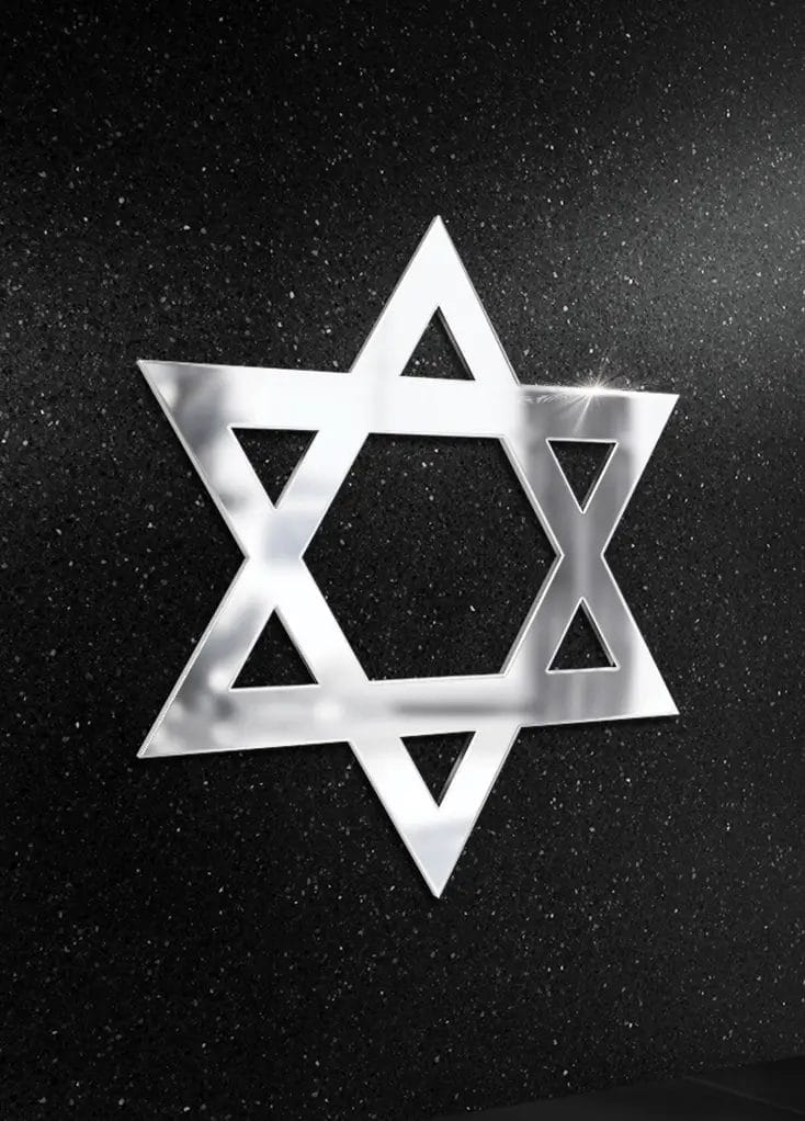 Gwiazda Dawida ze stali nierdzewnej na nagrobku, symbol judaizmu